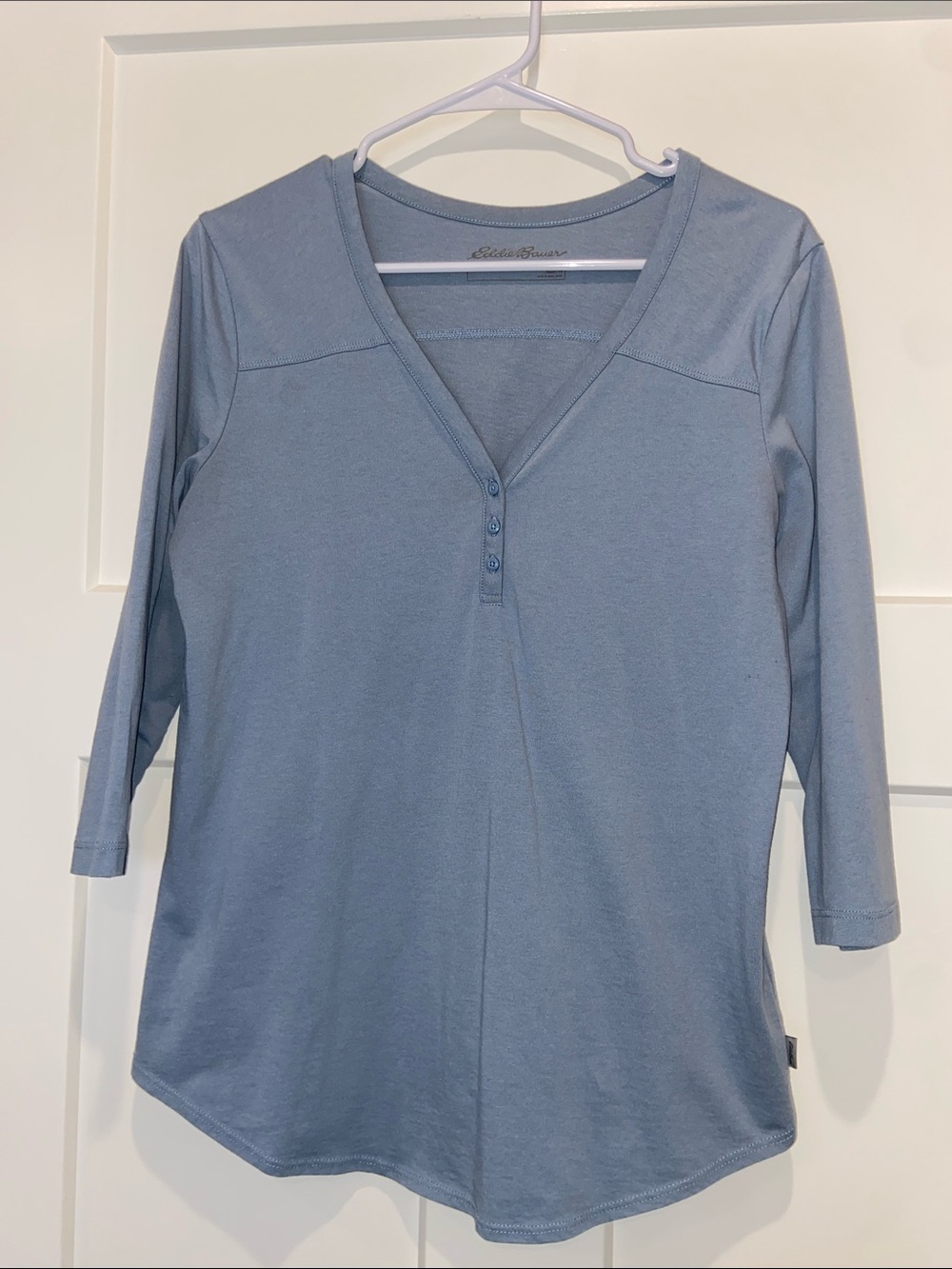 Sz M Eddie Bauer Dusty Blue V-Neck Henley 3/4 Sleeve Top